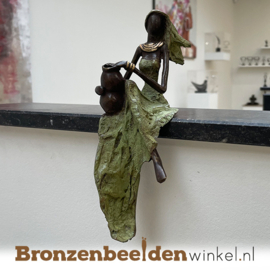Zittend Afrikaanse vrouwenbeeld "Ngozi" 24cm BBWZT15GR