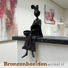 Zittend Afrikaanse vrouwenbeeld "Dore" 24cm BBWZT09GR