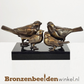 Vogels met twee jongen op sokkel BBW80005