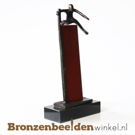 Zakelijk beeldje "De lat hoog leggen" BBW005br82