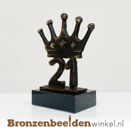 TOP cadeau 21e verjaardag "Kroonjaar 21" beeldje