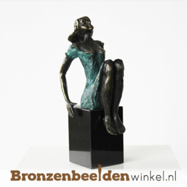 Vrouwenbeeldje "Uitdagend" BBW004br22