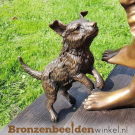 Bronzen tuinbeeld meisje op trap met hondje BBW1122