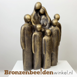 Beeld "Vader en moeder met 5 grote kinderen" BBW064br05