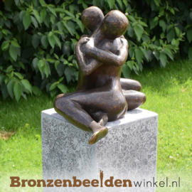 Gedenkbeeld "Omhelzend paar" BBW2125br