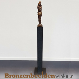 Bruiloft kado "Geborgen Voelen" op sokkel BBW001br10OS