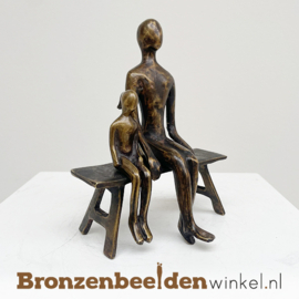 Bronzen beeldje vader met dochter BBW001br75