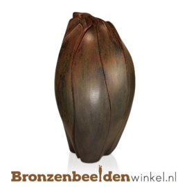 Bronzen urn "Gesloten bloem" BBW57007