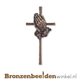 Bronzen kruis met gevouwen handen BBW24350-025