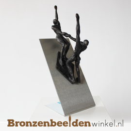 Groot jubileum geschenk "Gezamenlijke Inspanning" op sokkel