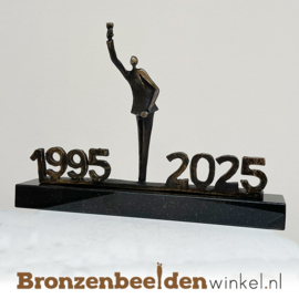 TOP 30 jaar bestaan bedrijf cadeau "Glas heffen met jaartallen" BBW003br86JT30 1995-2025