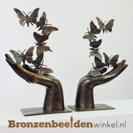 Beeld handen met vlinders BBW4446