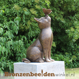 Bronzen beeld kat met vlinder BBW1905br
