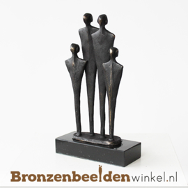 Beeldje gezin 4 personen BBW004br16