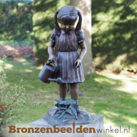 Kinderbeeld "Meisje met Gieter" van brons BBW61038r
