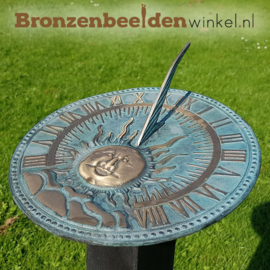 Platte horizontale zonnewijzer op sokkel BBW6302br