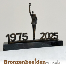 TOP 50 jaar bestaan bedrijf cadeau "Glas heffen met jaartallen" BBW003br86JT50 1975-2025