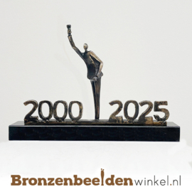 TOP 25 jaar bestaan bedrijf cadeau "Glas heffen met jaartallen" BBW003br86JT25 2000-2025