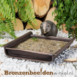 Bronzen egel beeld met voederschaal BBW37251