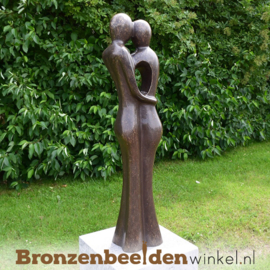 NR 9 | Cadeau vrouw 52 jaar ''Bronzen liefdespaar tuinbeeld'' BBW0718br