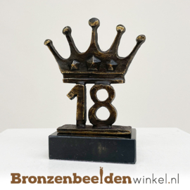 TOP cadeau 18e verjaardag dochter "Kroonjaar 18" beeldje