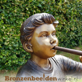 Bronzen jongen met fluit als tuinbeeld BBW1229br