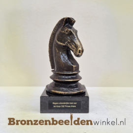 RELATIEGESCHENK BEELDJE IN OPDRACHT KORPS COMMUNICATIE EN ENGAGEMENT