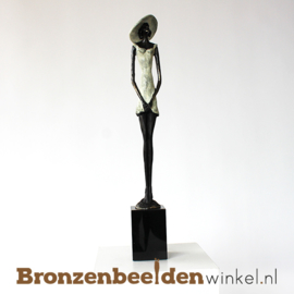 Sculptuur "Stijlvolle jonge vrouw" BBW003br29