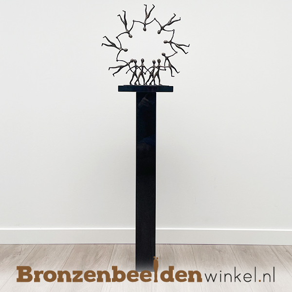 Jubileum geschenk "Voortdurend in beweging" op sokkel BBW98364os