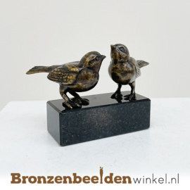 Lief beeldje "Kleine verliefde musjes op sokkel" BBW888991br