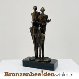 Beeldje gezin van 5 (met baby) BBW004br16B