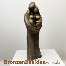 Beeldje "Vader en moeder met tweeling" BBW071br52