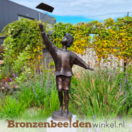 Tuinbeeld "De Vlieger" van brons BBW91247br