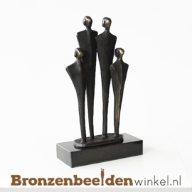 NR 3 | Moederdag cadeau beeldje gezin 4 personen BBW004br16