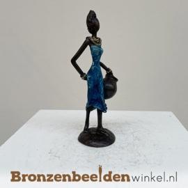 Verjaardagscadeautje  "Afrikaanse vrouw Raziya" 16 cm BBWST19KL15