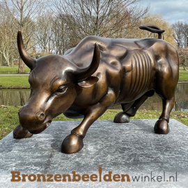 Beroemd beeldhouwwerk "Charging Bull"