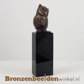 NR 3 | Bronzen beeld Rotterdam "Het wijze uiltje" op hoge sokkel BBW033br04hs