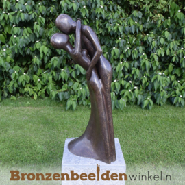 Huwelijkscadeau tuinbeeld "Omhelzing" incl. sokkel BBW1541br