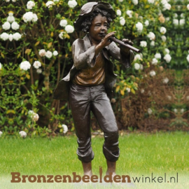 Jongen met fluit als tuinbeeld BBW52600