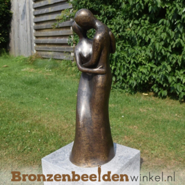 Bronzen liefdespaar tuinbeeld ''Modern liefdespaar'' BBW1637br