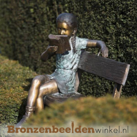 Tuinbeeld lezend meisje op bankje BBW97207br