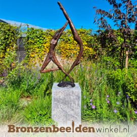 Beeld voor in de tuin "Duabus Mulieribus" BBW248524