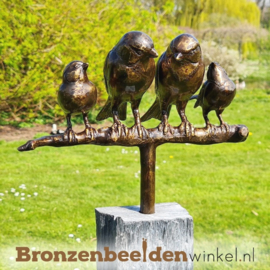 Tuinbeeld vogel paartje met 2 jonkies op sokkel BBWVM2KOS