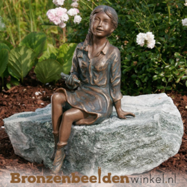 Tuinbeeld zittend meisje "Janneke" BBWR88016