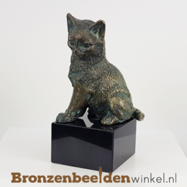 NR 10 | Verjaardag vrouw kat ''Katten beeld brons op sokkel'' BBWR89006