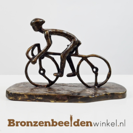 Bronzen beeldje van een wielrenner BBW005br66