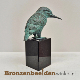 Beeld ijsvogel in brons op sokkel BBW1539