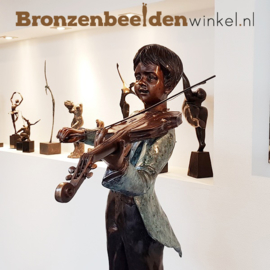 Groot beeld violist BBW74055