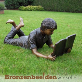 Lezende jongen als tuinbeeld BBW931