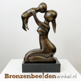Bronzen beeldje "De gelukkige moeder" BBW001br22